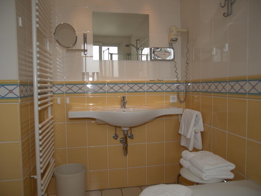 Hotel Alpenblick Garni Uberlingen Oda fotoğraf