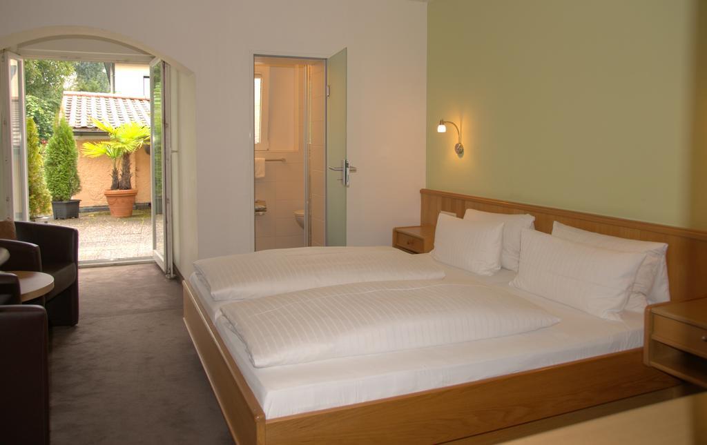 Hotel Alpenblick Garni Uberlingen Oda fotoğraf