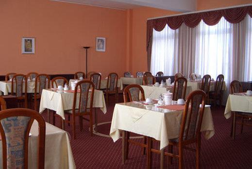 Hotel Alpenblick Garni Uberlingen Restoran fotoğraf
