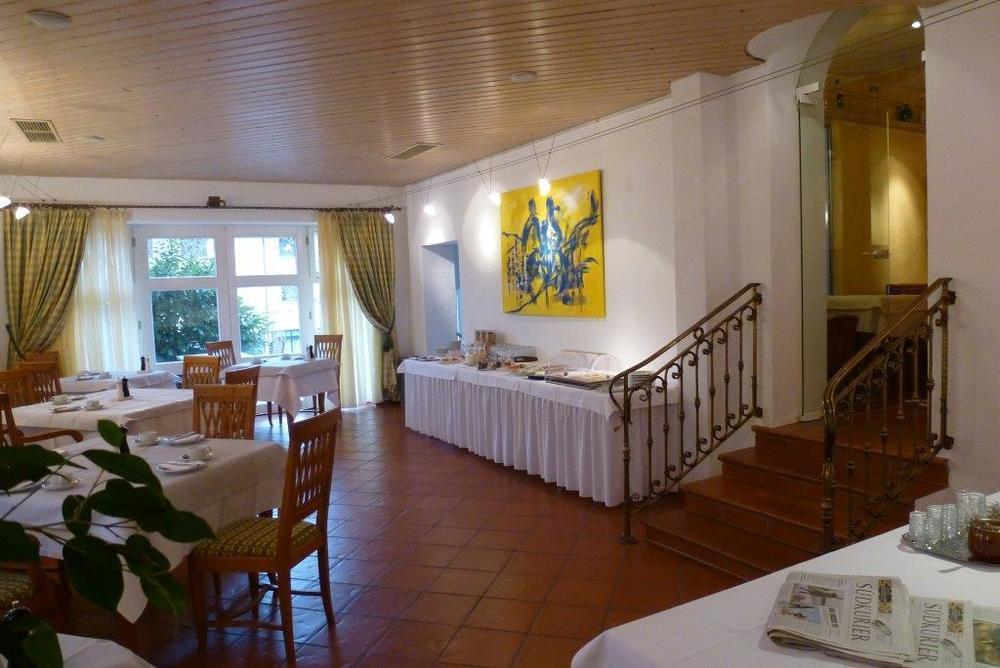 Hotel Alpenblick Garni Uberlingen Restoran fotoğraf