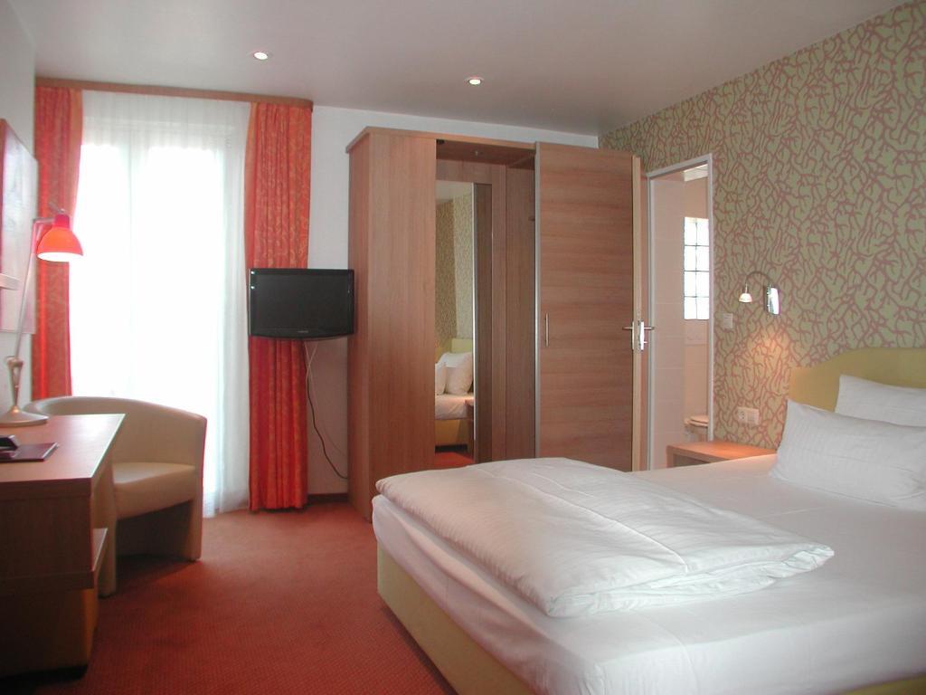 Hotel Alpenblick Garni Uberlingen Oda fotoğraf