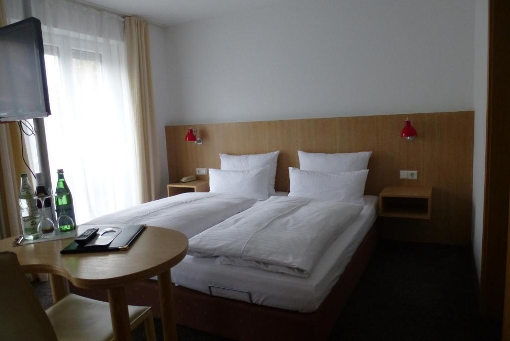 Hotel Alpenblick Garni Uberlingen Oda fotoğraf